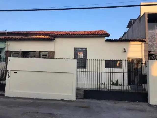 Imagem 1: Casa Grande de 4 Quartos no Centro, Quase Aldeota