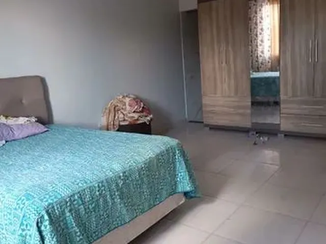 Imagem: A casa possui 3 Dormitórios, 3 Banheiros, 2 Vagas na