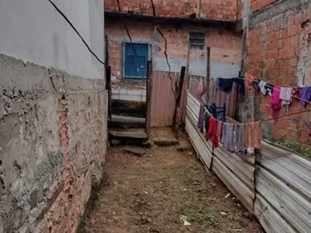 Imagem: A casa possui 2 Dormitórios, 1 Banheiro e está localizado