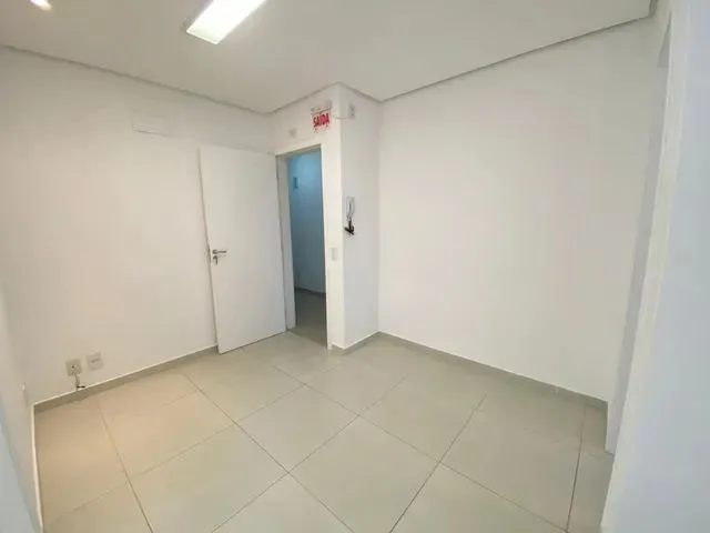 Imagem 14: Sala Comercial no Centro de Biguaçu
