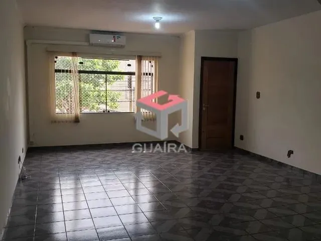 Imagem: A casa possui 3 Dormitórios, 2 Suítes, 4 Banheiros, 3