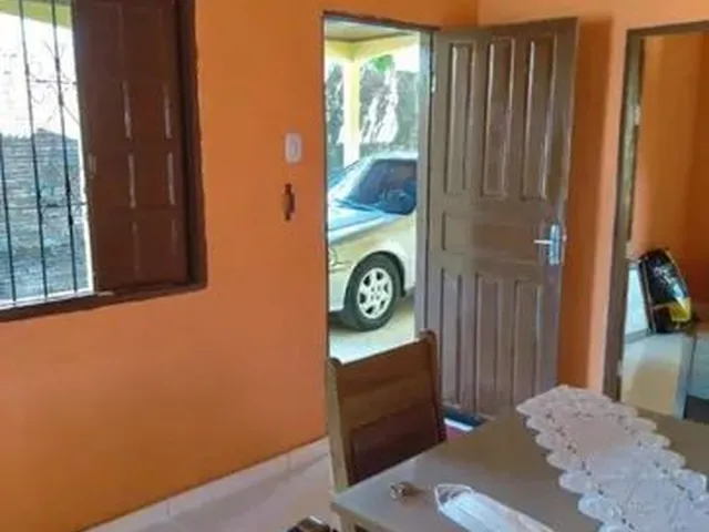 Imagem: A casa possui 2 Dormitórios, 1 Banheiro, 2 Vagas na