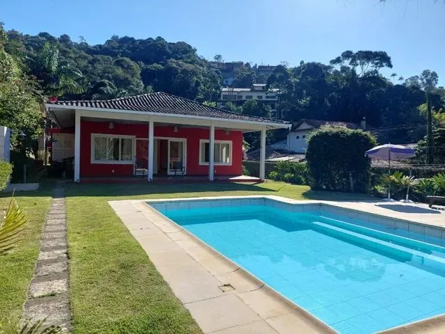 Imagem: Casa com 4 Dormitórios À Venda, 269 M²
