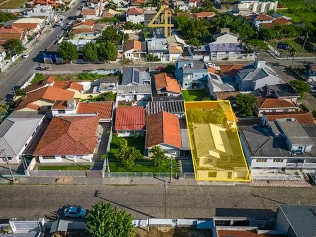Imagem: Terreno com Casa em Ótima Localização!