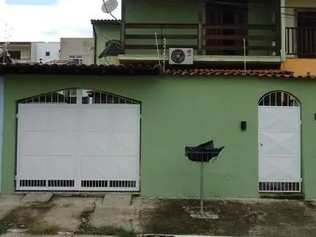 Imagem: A casa possui 3 Dormitórios, 2 Banheiros, 1 Vaga na