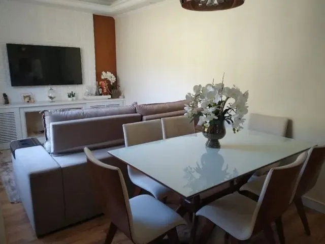 Imagem: A casa possui 3 Dormitórios, 2 Banheiros, 120m² de Área