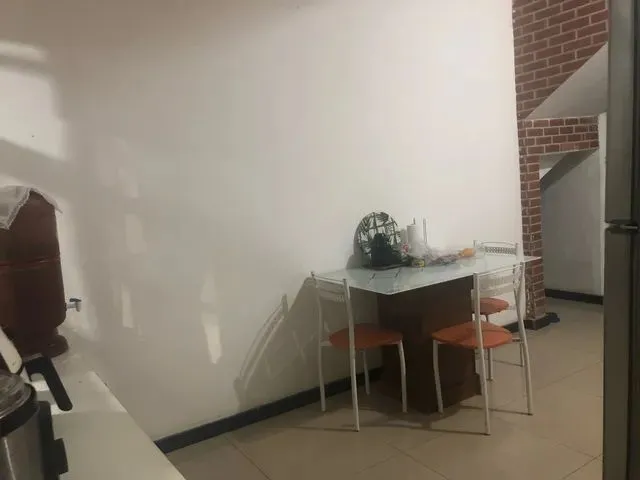 Imagem 7: Alugo Quarto, Apenas Mulher