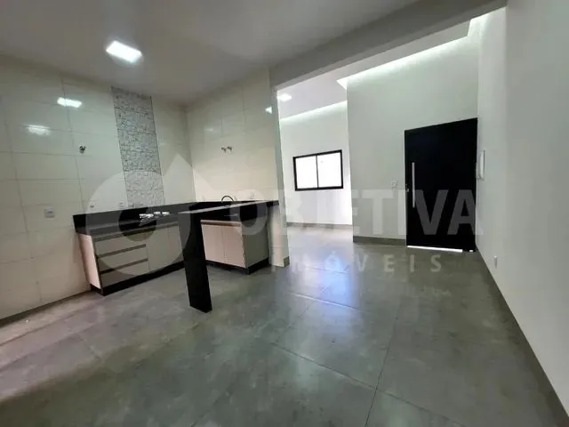 Imagem 1: Casa para Aluguel, 2 Quartos, 1 Suíte, 2 Vagas, Bosque dos Buritis - Uberlandia/Mg