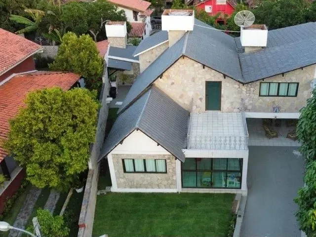Imagem: A casa em condomínio possui 5 Dormitórios, 2 Suítes, 5
