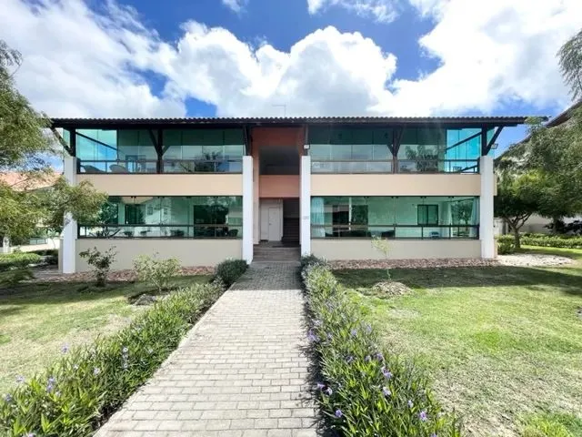 Imagem: A casa em condomínio possui 2 Dormitórios, 2 Suítes, 3