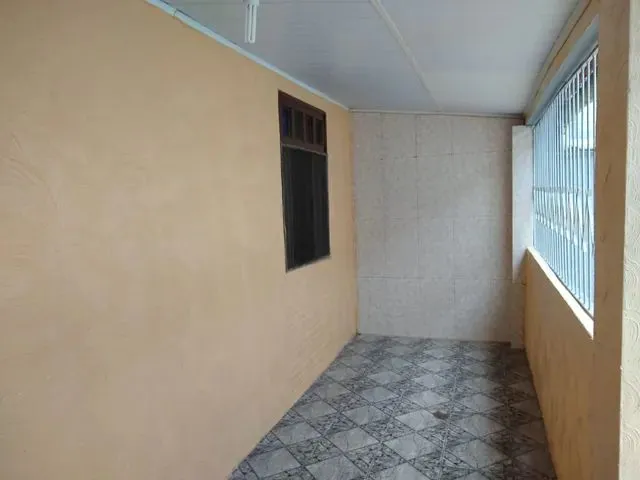 Imagem: A casa possui 3 Dormitórios, 1 Banheiro, 4 Vagas na