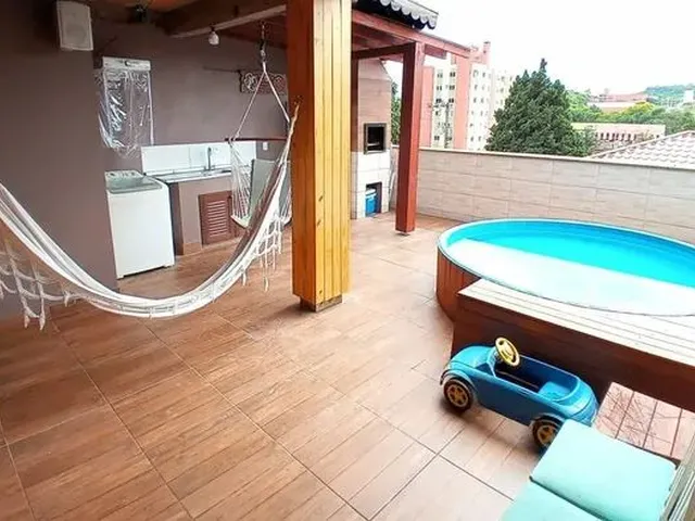 Imagem: A casa possui 3 Dormitórios, 1 Suíte, 1 Banheiro, 2 Vagas