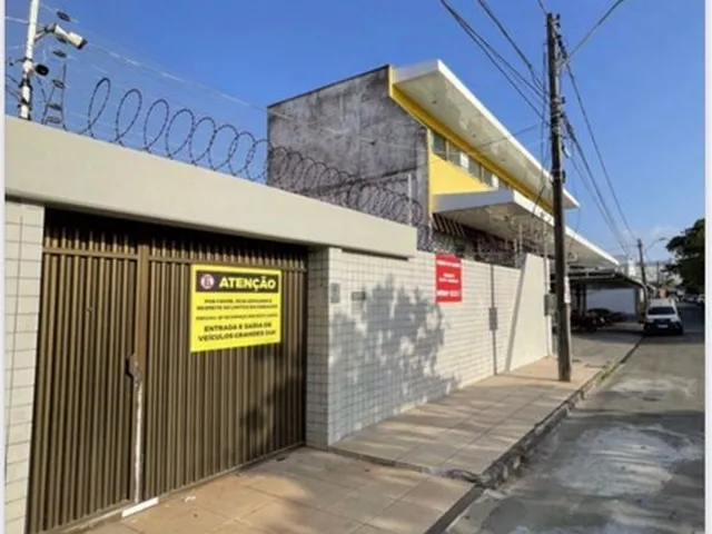 Imagem: Vendo Casa de 4 Quartos em Frente a Lagoa
