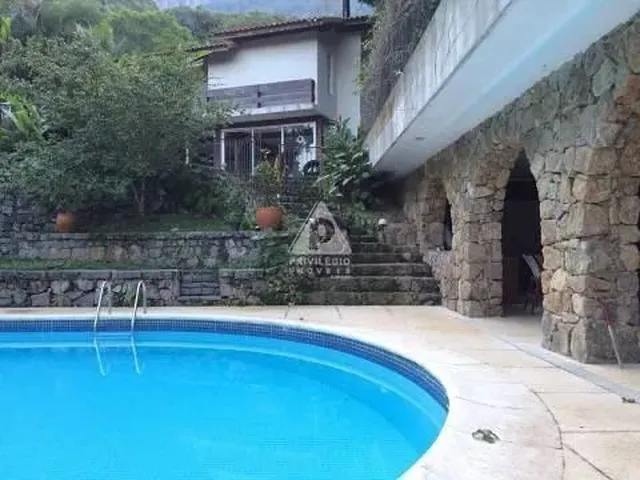 Imagem: Maravilhosa Casa Aos Pés da Pedra da Gávea