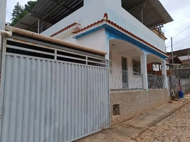 Imagem: A casa possui 3 Dormitórios, 3 Banheiros, 1 Vaga na
