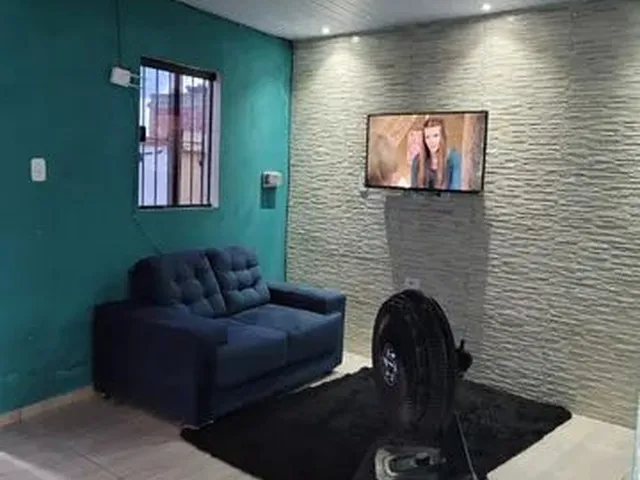 Imagem: A casa possui 2 Dormitórios, 1 Banheiro e está localizado