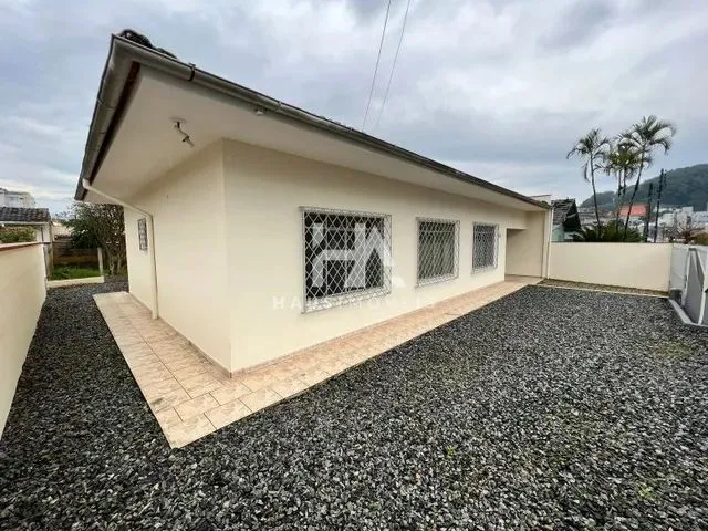 Imagem 1: Casa para Aluguel Possui 114 Metros Quadrados com 3 Quartos em Czerniewicz - Jaraguá Do