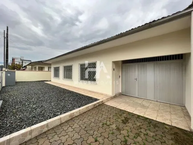 Imagem 10: Casa para Aluguel Possui 114 Metros Quadrados com 3 Quartos em Czerniewicz - Jaraguá Do