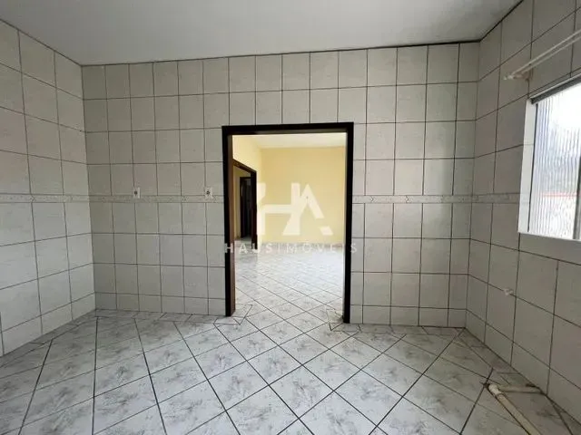 Imagem 9: Casa para Aluguel Possui 114 Metros Quadrados com 3 Quartos em Czerniewicz - Jaraguá Do