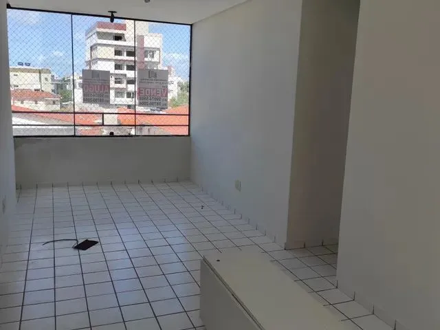 Imagem: O apartamento possui 3 Dormitórios, 1 Banheiro, 1 Vaga na