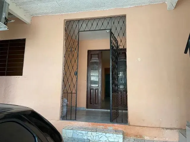 Imagem: A casa possui 3 Dormitórios, 1 Banheiro e está localizado