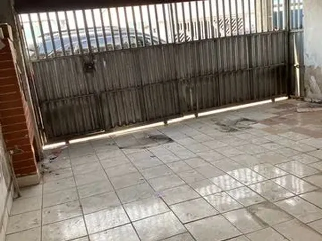 Imagem: A casa possui 2 Dormitórios, 1 Banheiro, 2 Vagas na