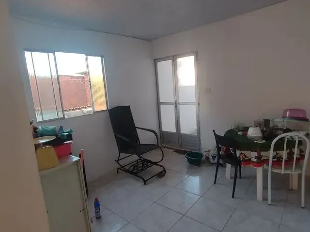 Imagem 4: Casa. Área de serviço, 1 Banheiroe2 Dormitórios
