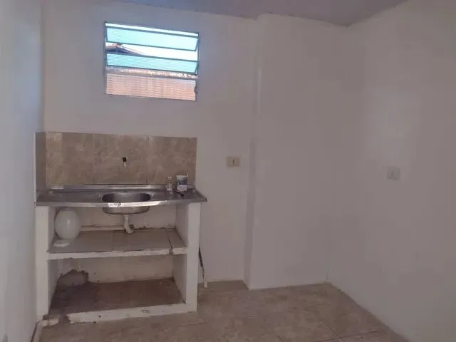 Imagem 3: Casa. Área de serviço, 1 Banheiroe2 Dormitórios