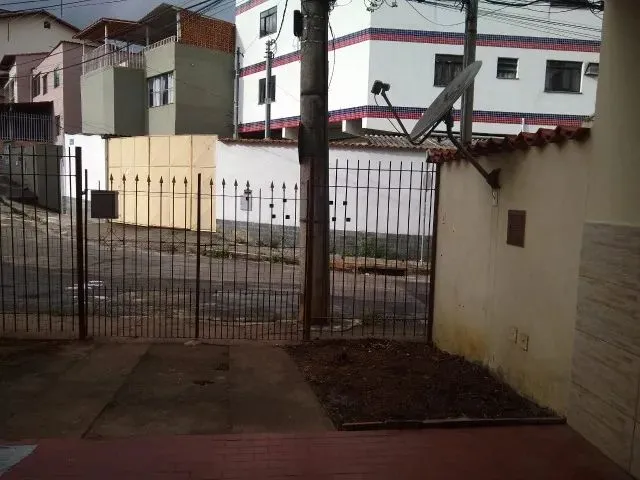 Imagem: Ótima Casa de 03 Quartos com Garagem no