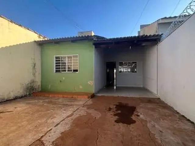 Imagem: A casa possui 2 Dormitórios, 1 Suíte, 2 Banheiros, 3