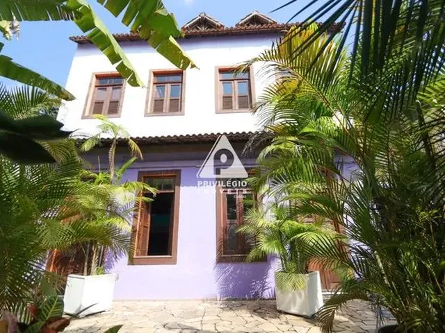 Imagem: Casa de Rua À Venda, 12 Quartos, 11 Suítes