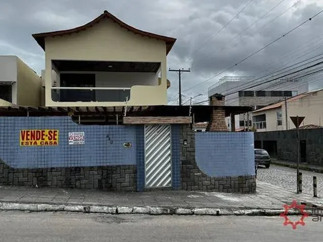 Imagem: Casa de Alto Padrão a Venda no Bairro Petrópolis