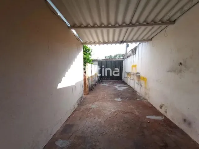 Imagem: Casa para Alugar, 3 Quartos, 1 Vaga, Luizote