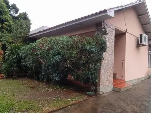 Imagem 1: Casa com 04 Dormitórios, 03 Banheiros, Sala de Estar, Sala de Jantar, Cozinha, 02