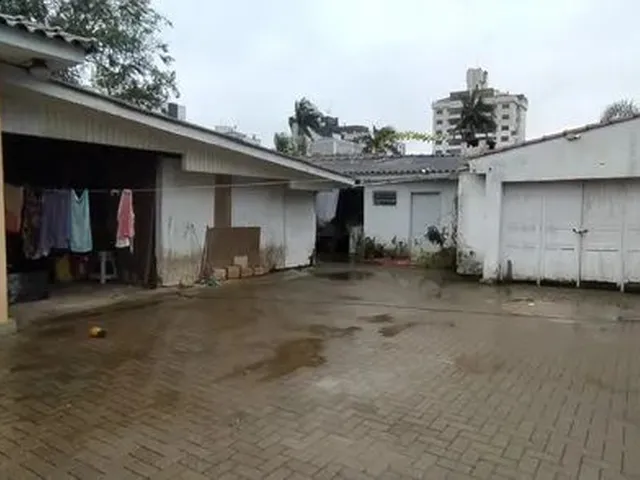 Imagem 14: Casa com 04 Dormitórios, 03 Banheiros, Sala de Estar, Sala de Jantar, Cozinha, 02