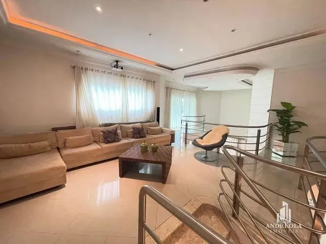 Imagem: Casa com 3 Dormitórios À Venda, 380 M²