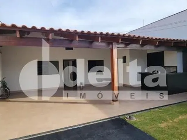 Imagem: Casa À Venda, 3 Quartos, 2 Suítes, 5 Vagas