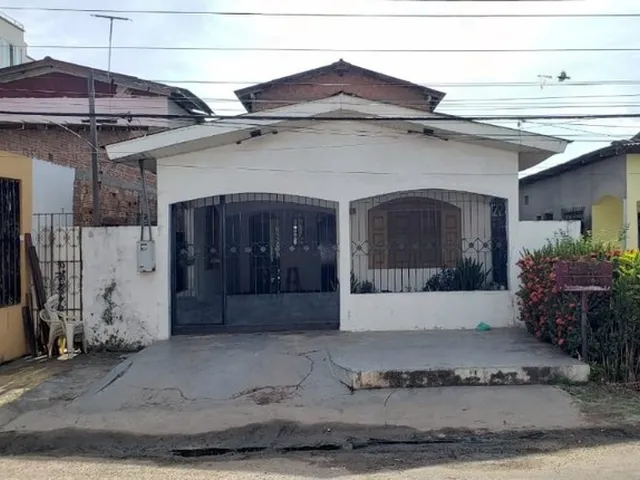 Imagem: A casa possui 3 Dormitórios, 2 Suítes, 3 Banheiros, 1