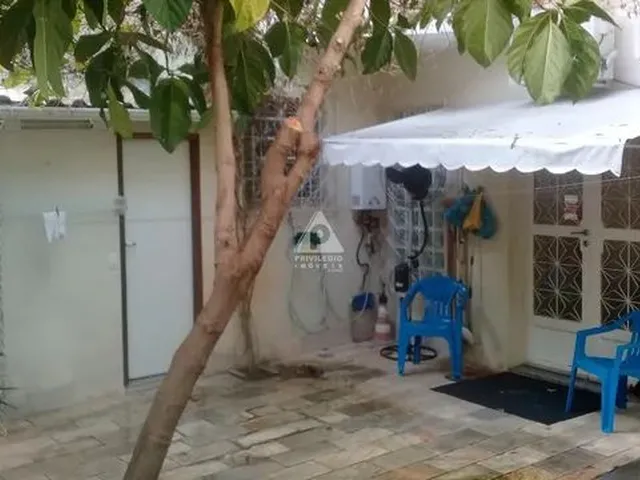 Imagem: Casa de Rua À Venda, 5 Quartos, 2 Suítes