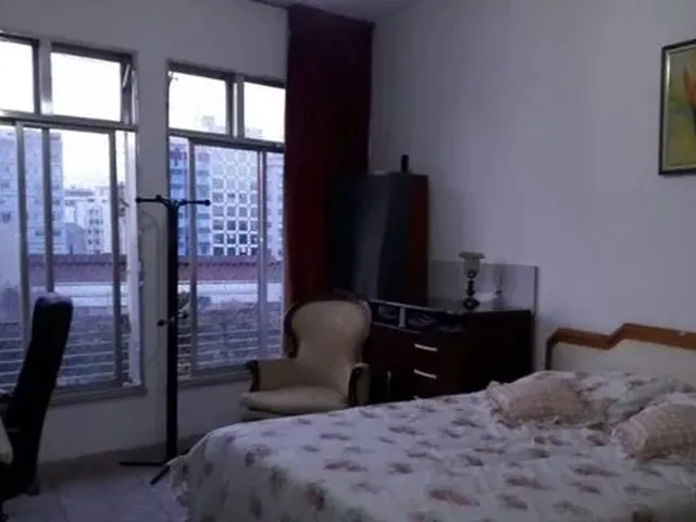 Imagem 2: Quarto Individual de Casal Confortável Grande de Frente no Flamengo