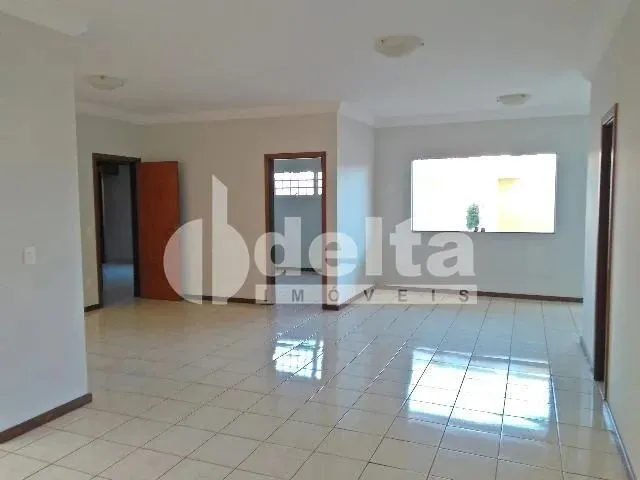 Imagem 2: Casa para Aluguel, 3 Quartos, 3 Suítes, 4 Vagas, Morada da Colina - Uberlândia/Mg