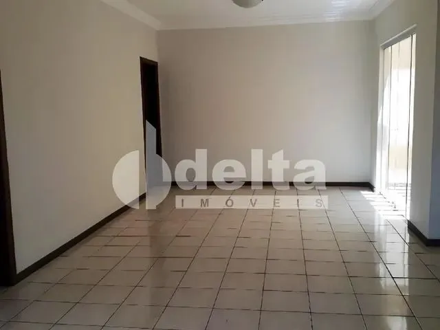 Imagem 15: Casa para Aluguel, 3 Quartos, 3 Suítes, 4 Vagas, Morada da Colina - Uberlândia/Mg
