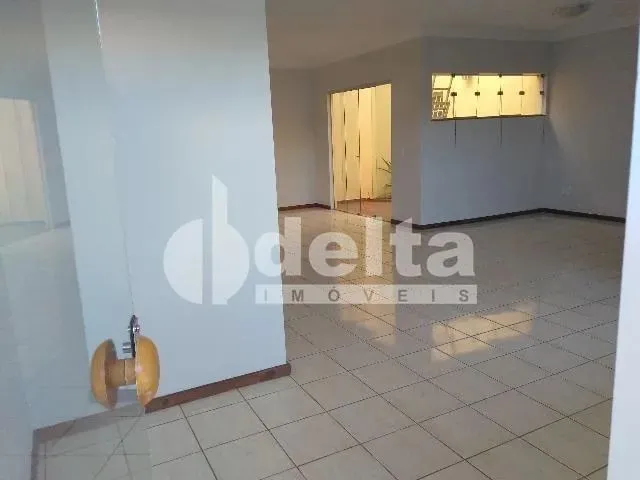 Imagem 9: Casa para Aluguel, 3 Quartos, 3 Suítes, 4 Vagas, Morada da Colina - Uberlândia/Mg