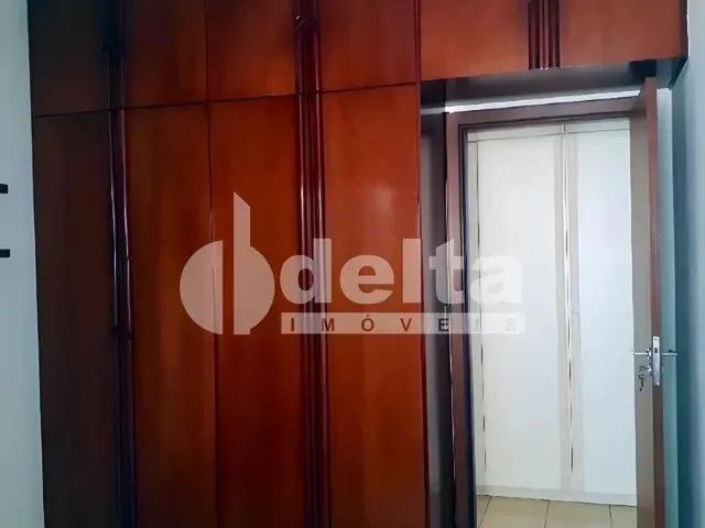 Imagem 4: Casa para Aluguel, 3 Quartos, 3 Suítes, 4 Vagas, Morada da Colina - Uberlândia/Mg