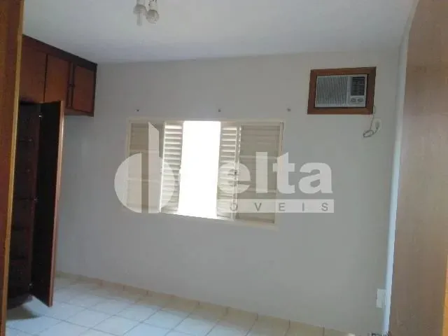 Imagem 8: Casa para Aluguel, 3 Quartos, 3 Suítes, 4 Vagas, Morada da Colina - Uberlândia/Mg