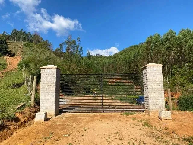 Imagem: 2 Hectares com Vista para a Pedra Azul