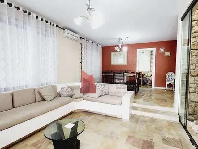 Imagem: Aluguel Casa com 3 Dormitórios no Bairro