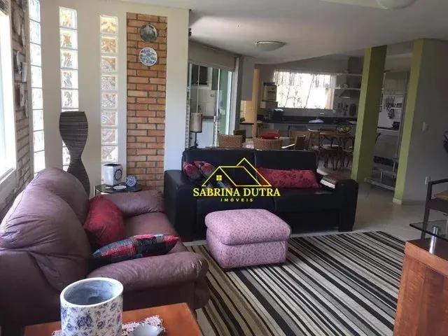 Imagem: Casa com 5 Dormitórios À Venda, 326 M²