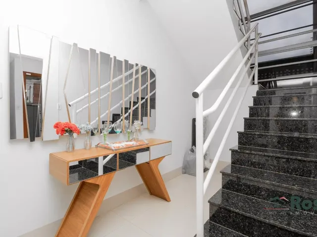 Imagem 8: Sobrado à Venda, com 3 Quarto(s) sendo 2 suítes, no Bairro Santa Rosa, próximo ao