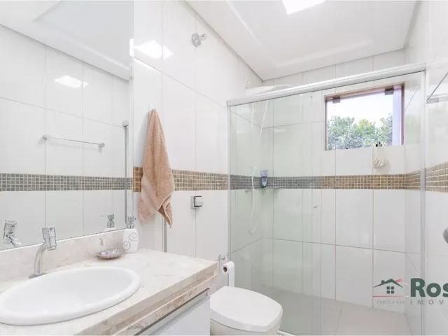 Imagem 2: Sobrado à Venda, com 3 Quarto(s) sendo 2 suítes, no Bairro Santa Rosa, próximo ao